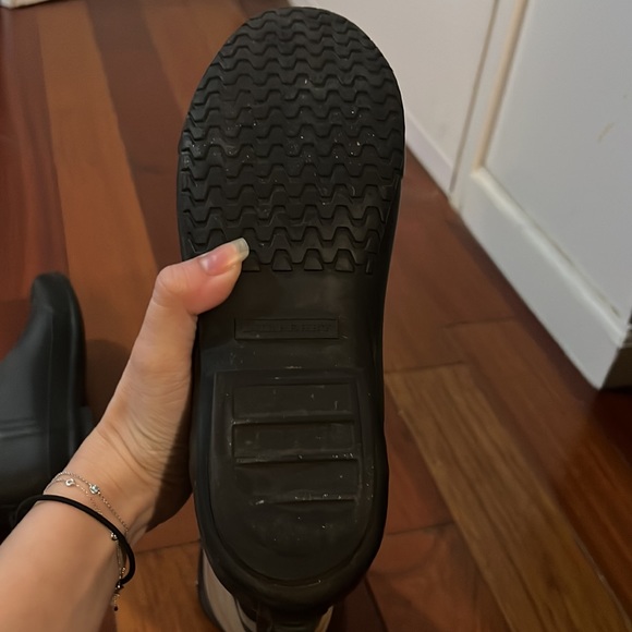 100% authentic Burberry boots size 38 fits a size 7.5 - Picture 4 of 5